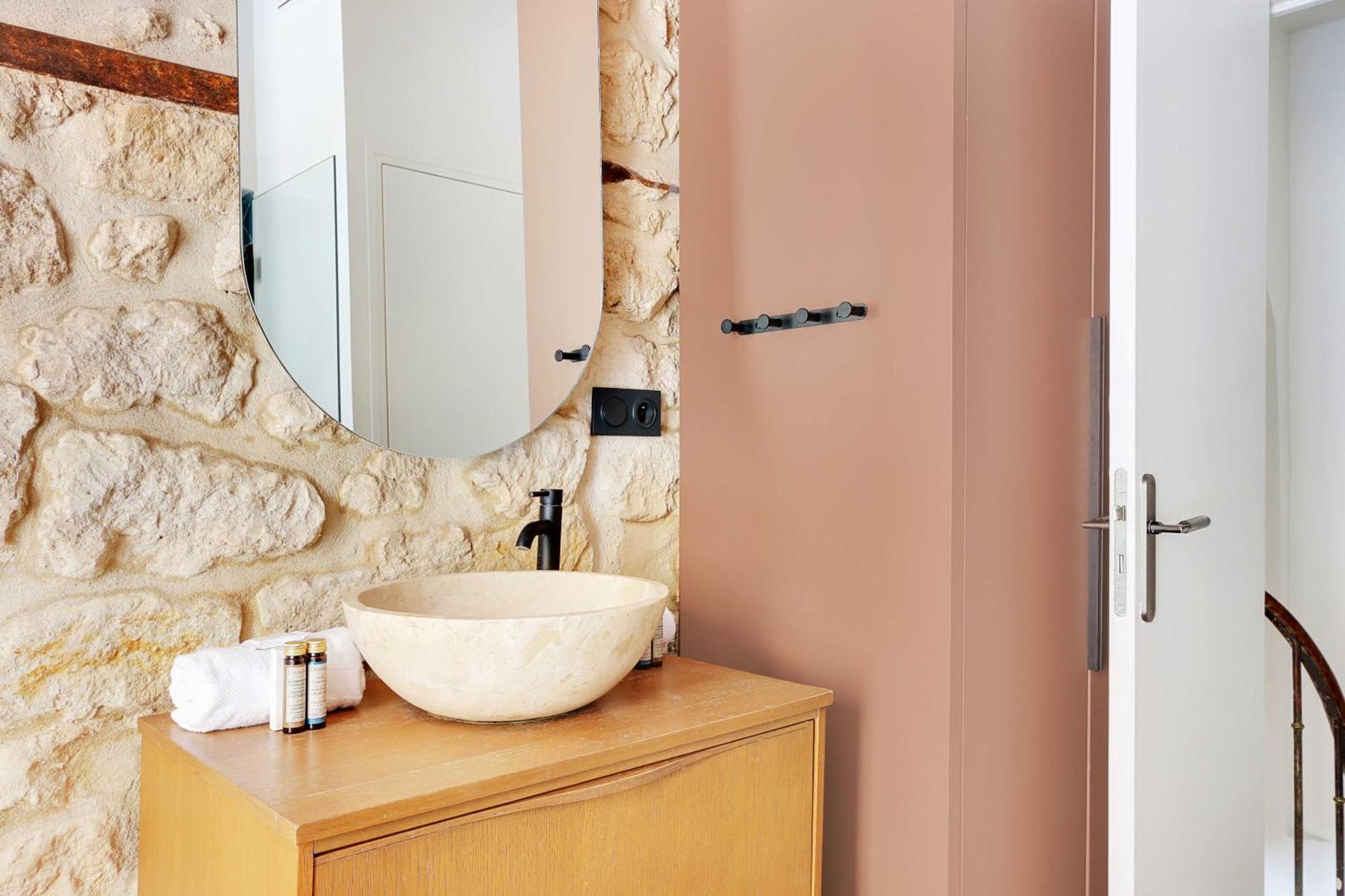 Refinement & Parisian Charm - Marais Parijs