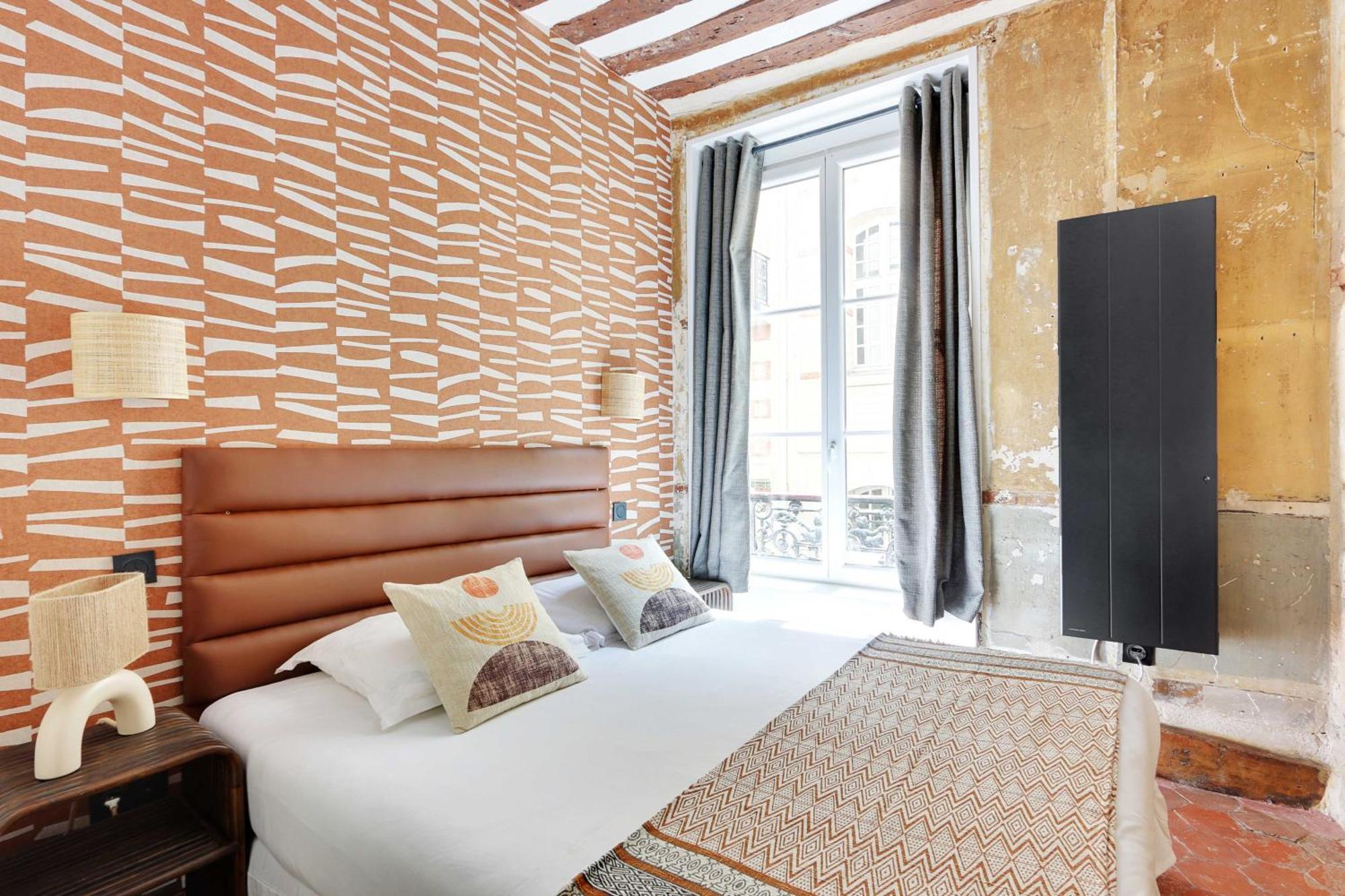 Refinement & Parisian Charm - Marais Appartement Paris